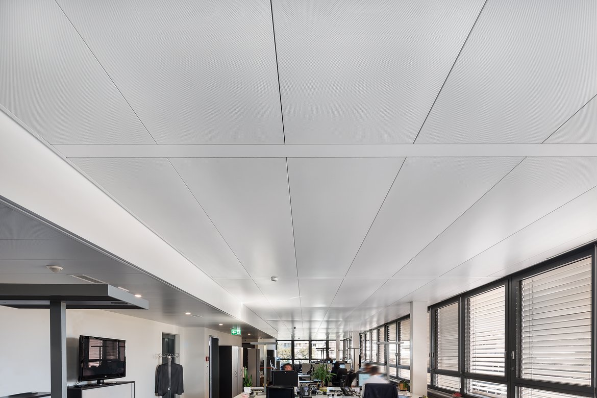 UBS, Nyon - Chilled metal ceiling for UBS, Nyon