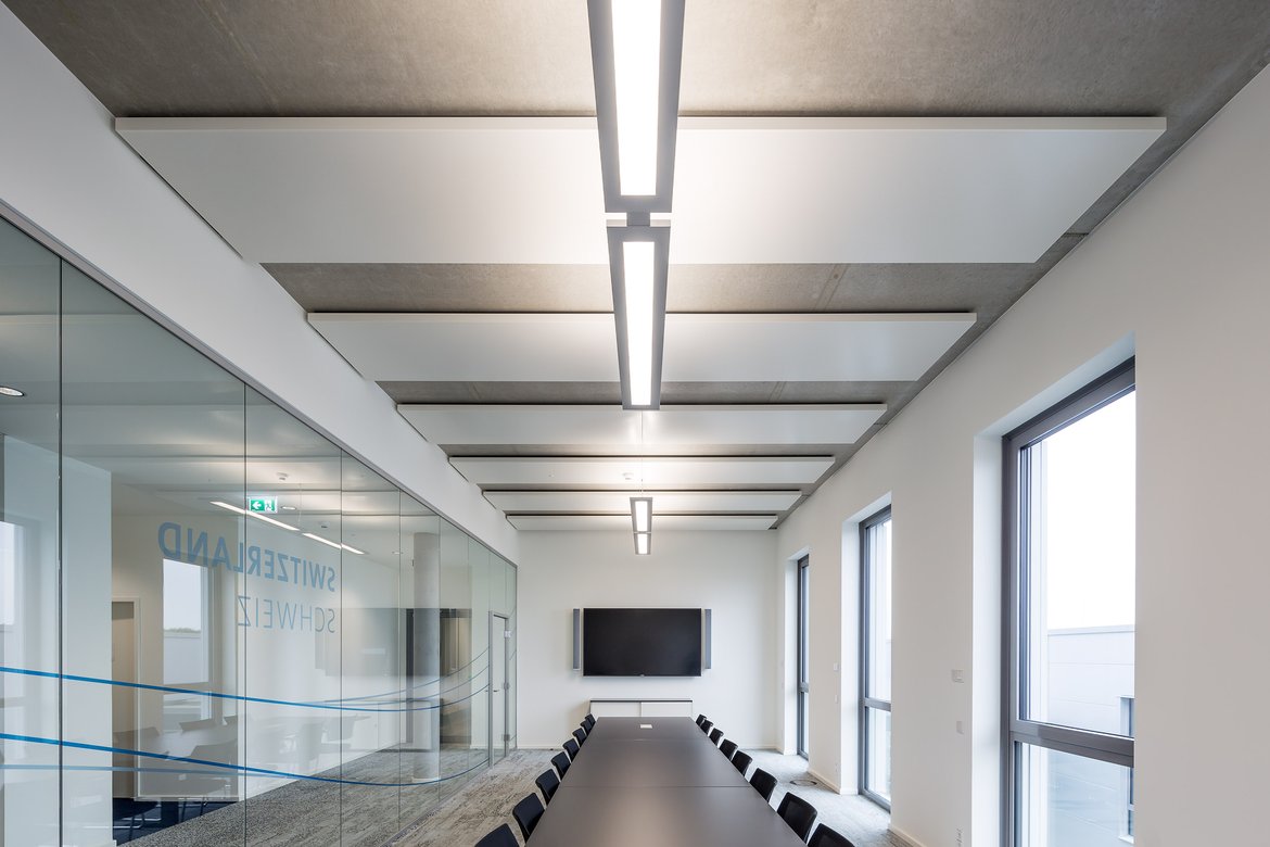 U4X Hybrid system - The U4X hybrid system is a multifunctional radiant ceiling system and is ideal for meeting the increasing demands of modern buildings. 